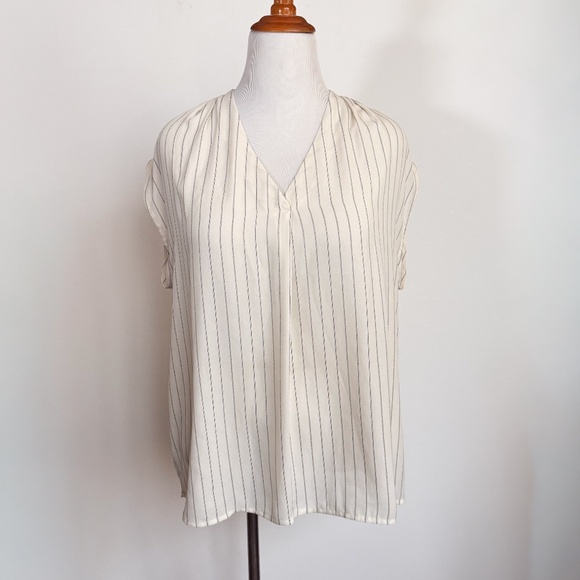 Banana Republic Ivory blouse classic v neck short sleeve pin striped size large - Picture 3 of 11